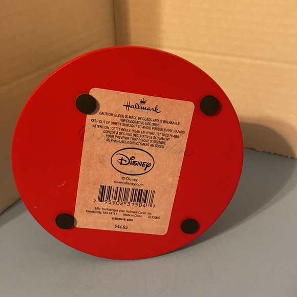 Hallmark Disney Winnie The Pooh And Piglet Snow Globe. - Picture 4 of 4